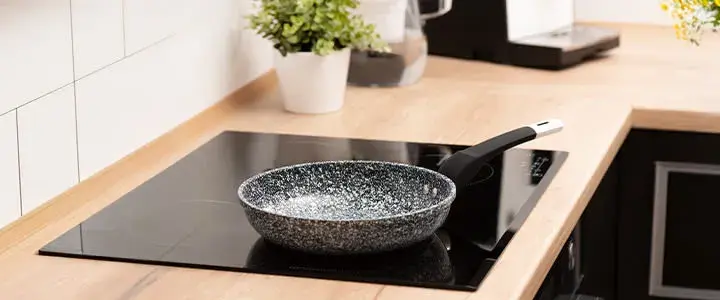 Płyta indukcyjna czy ceramiczna - która oszczędza więcej prądu?