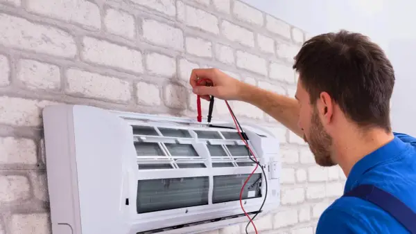 Czyszczenie klimatyzacji domowej - Co sam, kiedy serwis i ile kosztuje?